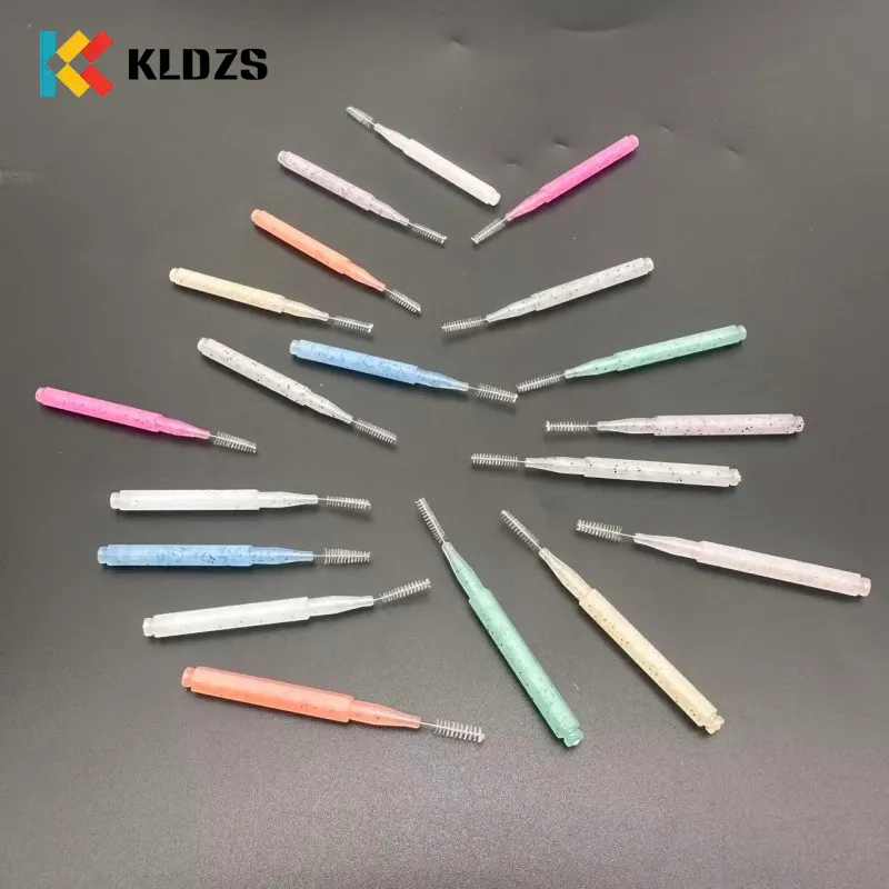 Scuab Idirdental Criostail Heicseagánach